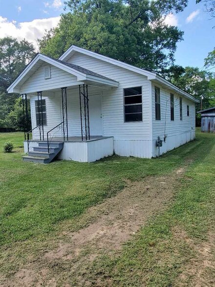 111 John St, Hazlehurst, MS 39083