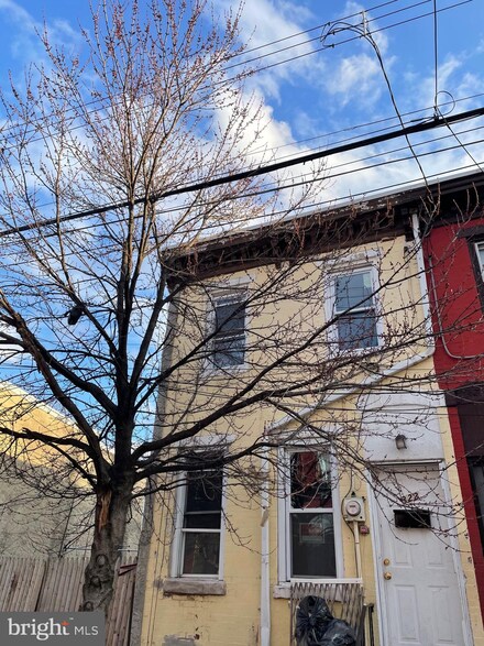 322 Sycamore St, Camden, NJ 08103