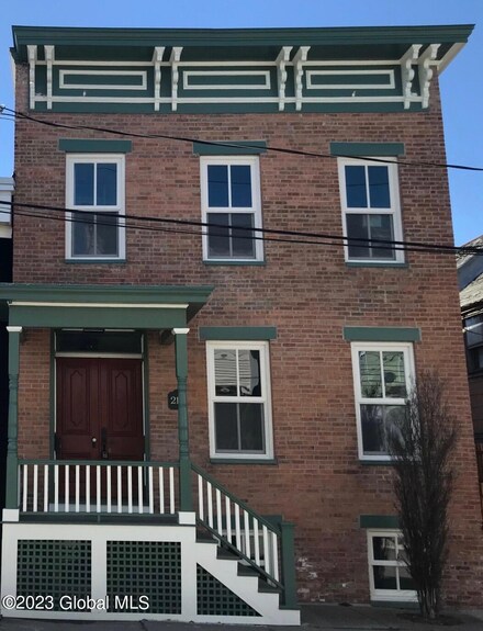 213 Robinson St, Hudson, NY 12534