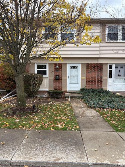 1751 Brentwood Dr, Troy, MI 48098