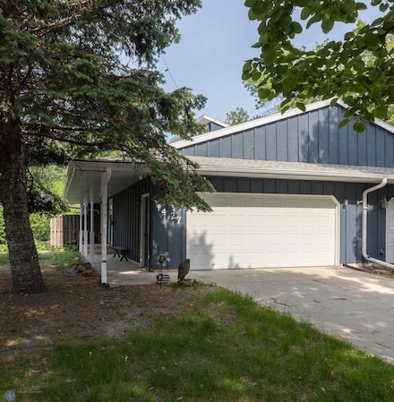 1427 23rd St S, Fargo, ND 58103