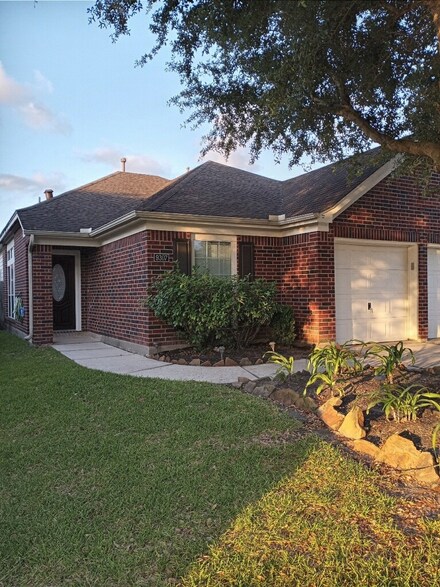 9307 Sunlit Park Dr, Humble, TX 77396