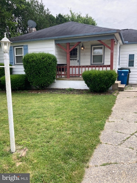 17 Schoolhouse Ln, Windsor, PA 17366