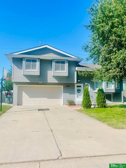 14202 Virginia St, Omaha, NE 68138
