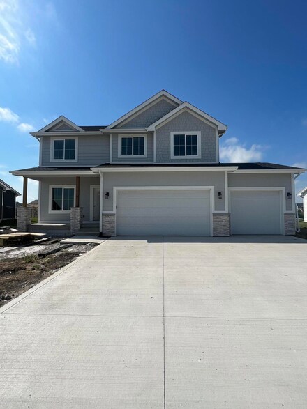507 Wicker Dr, Huxley, IA 50124