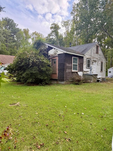 184 Warner Ln, Hague, VA 22469