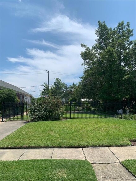 125 Magnolia Dr, Metairie, LA 70005