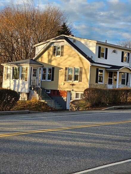 663 Lisbon St, Lisbon, ME 04252