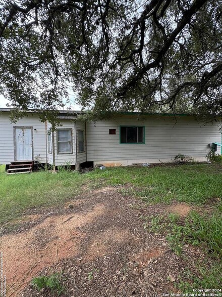 625 Dawnridge Dr, Poteet, TX 78065
