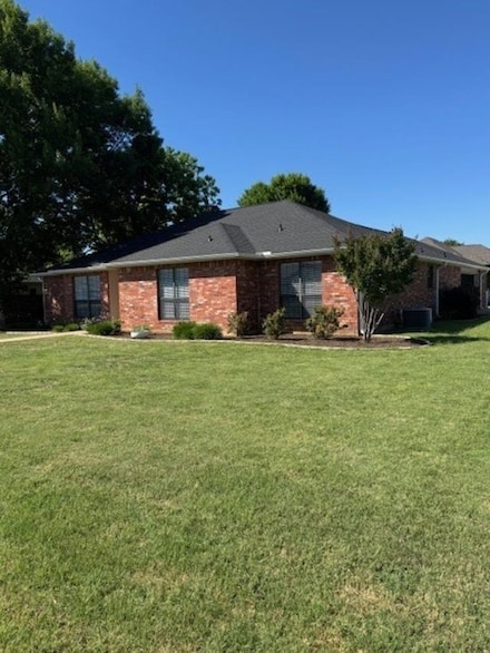 300 Firestone Dr, Meadowlakes, TX 78654
