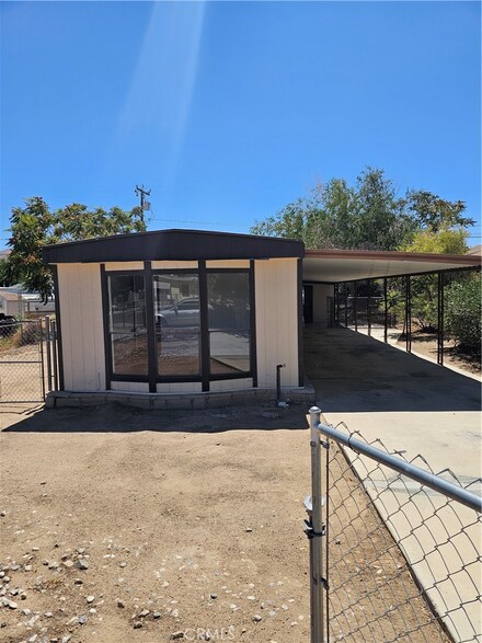 19247 Hinton St, Hesperia, CA 92345