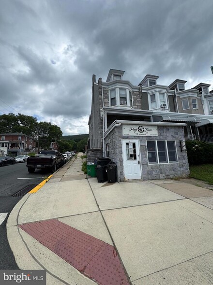 1165 N 13th St, Reading, PA 19604