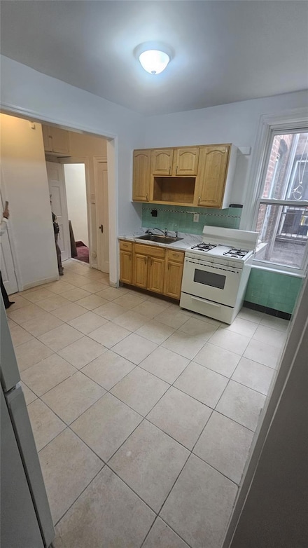 7817 Roosevelt Ave Unit 2, Flushing, NY 11372