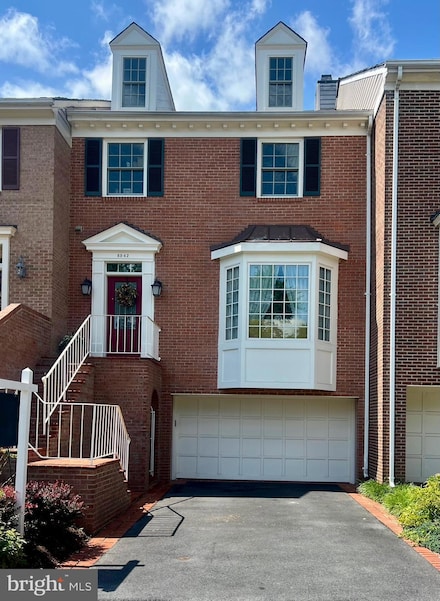 8942 Barrowgate Ct, Potomac, MD 20854
