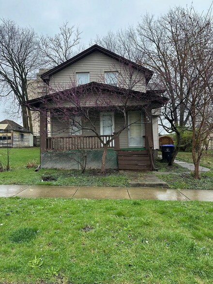603 N Roosevelt Ave, Bloomington, IL 61701