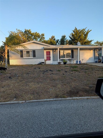 3318 Briar Cliff Dr, Holiday, FL 34691