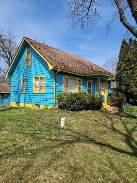 770 Dixie Dr, Benton Harbor, MI 49022