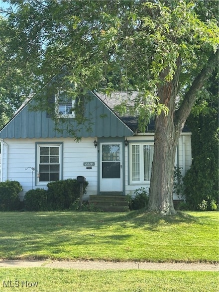 8219 Wainstead Dr, Cleveland, OH 44129
