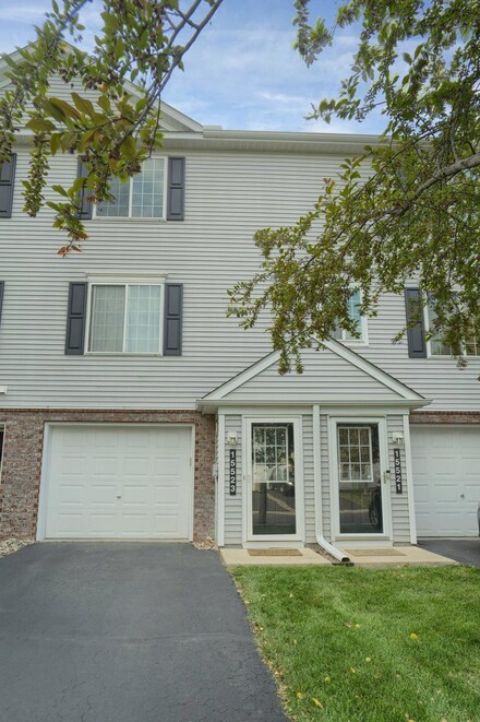15523 Float Ln, Saint Paul, MN 55124