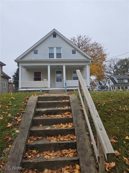 3140 12th St NW, Canton, OH 44708