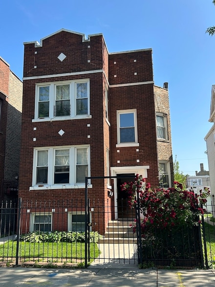3247 W Berteau Ave, Chicago, IL 60618