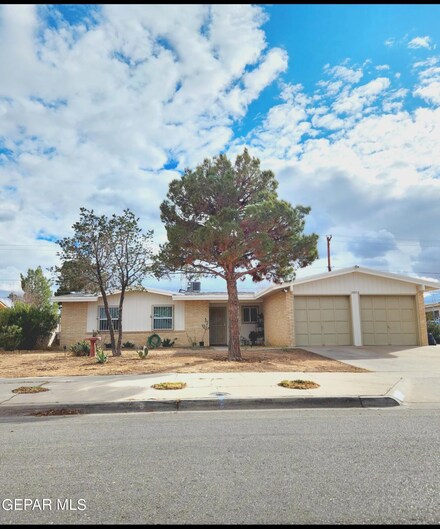 10252 Bayo Ave, El Paso, TX 79925