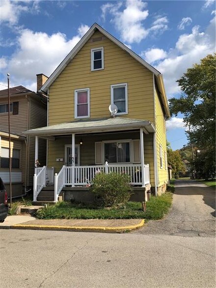551 Pennsylvania Ave, Rochester, PA 15074