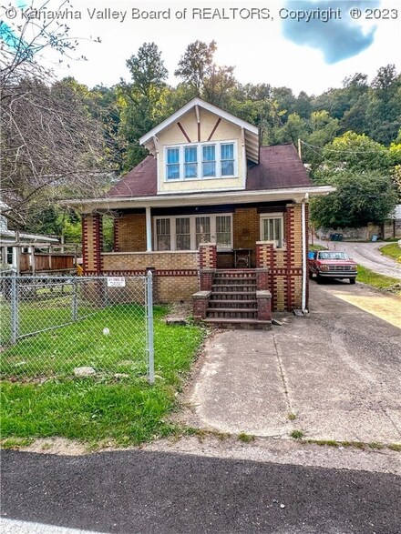 3394 Old Logan Rd, Logan, WV 25601