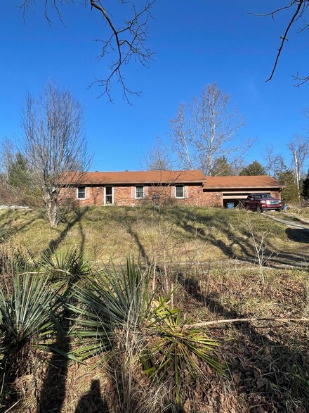 1892 Waddy Rd, Lawrenceburg, KY 40342