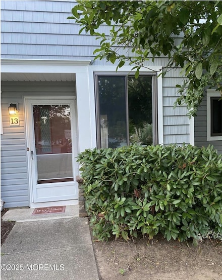 13 Dawn Ct, Tinton Falls, NJ 07724