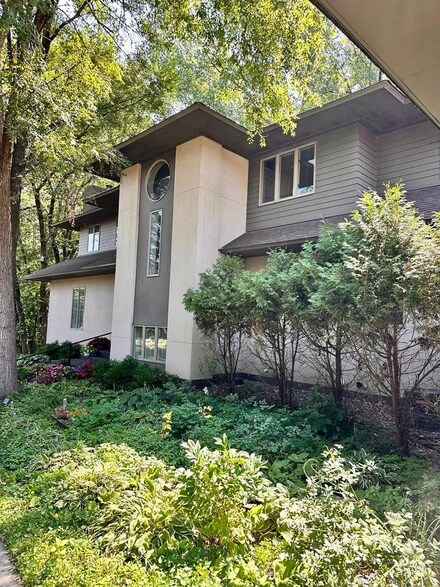 24 Vincent Ave S, Minneapolis, MN 55405