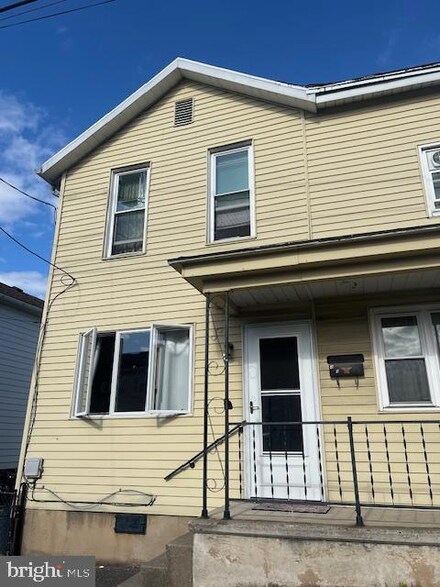 405 E Lawton St, Saint Clair, PA 17970
