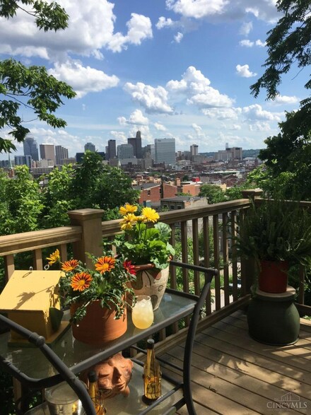 153 Goethe St, Cincinnati, OH 45202
