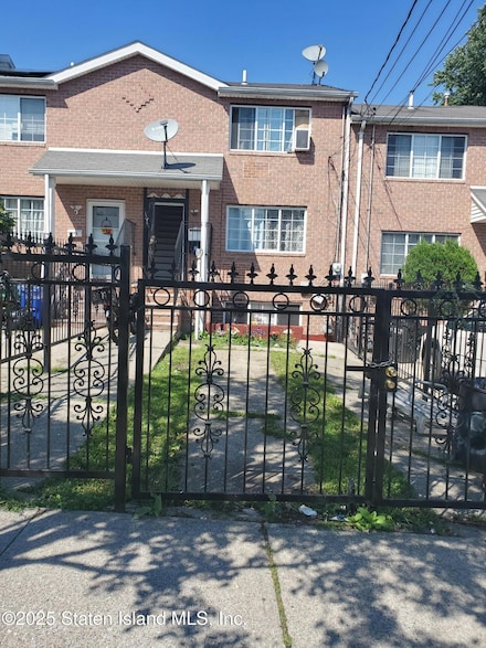 85 Beach St, Staten Island, NY 10304