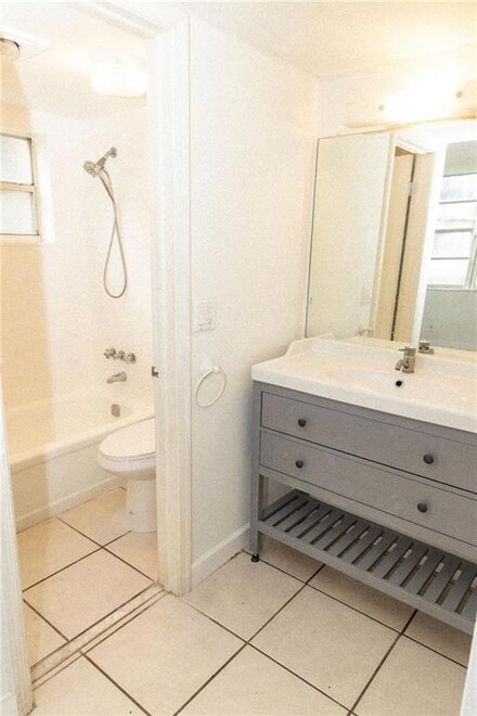 9420 Poinciana Place Unit 117, Davie, FL 33324