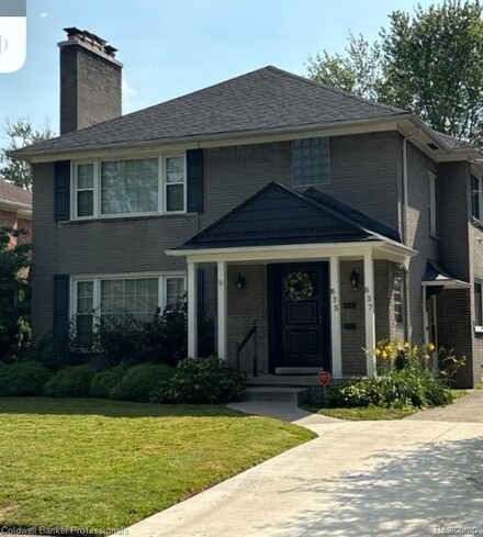 835 Harcourt Rd, Grosse Pointe Park, MI 48230