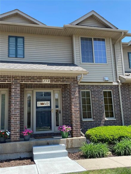 258 Camden Rd, Iowa City, IA 52245