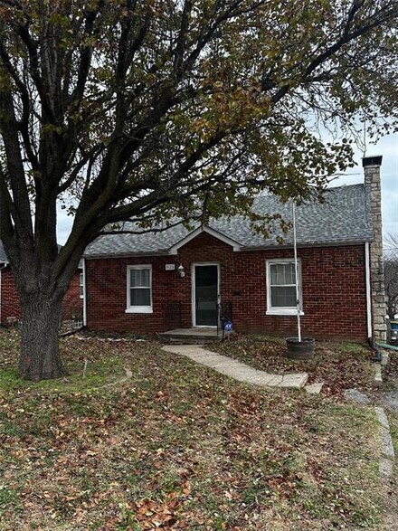 525 S Ralston St, Sugar Creek, MO 64054