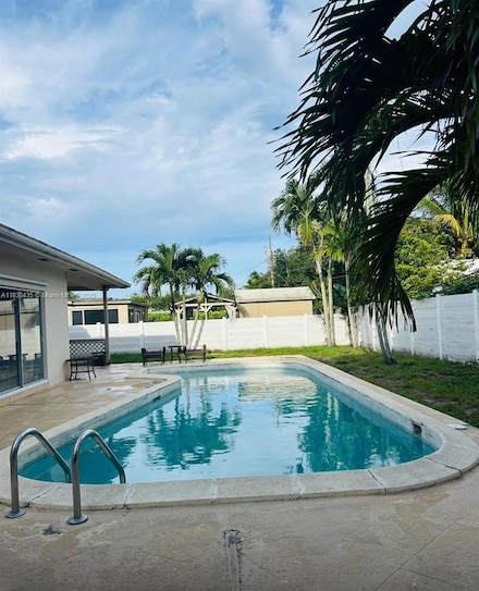 6790 SW 10th Ct, Pembroke Pines, FL 33023