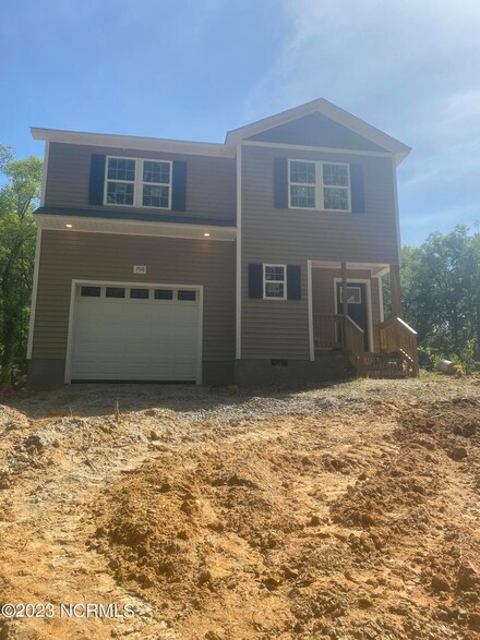 708 Pinecrest St, Carthage, NC 28327