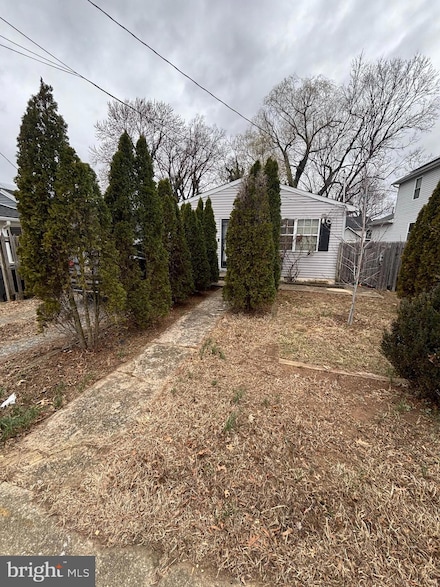 1304 Doewood Ln, Capitol Heights, MD 20743
