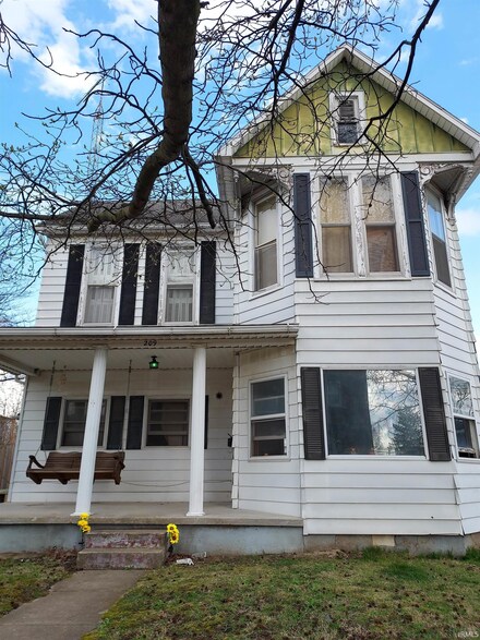 209 S Spring St, Odon, IN 47562