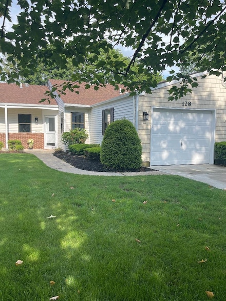 128 Knolls Dr, Stony Brook, NY 11790
