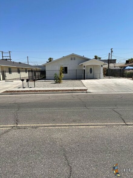 806 Emerson Ave, Calexico, CA 92231