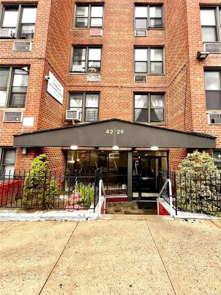 4226 81st St Unit 3J, Elmhurst, NY 11373