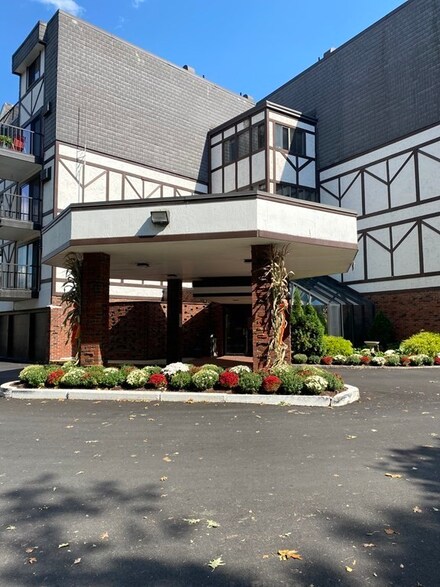 9 Broadway Unit 306, Saugus, MA 01906