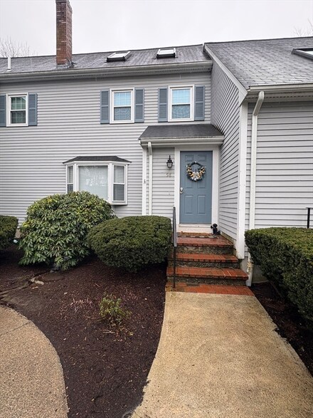 98 Village St, South Easton, MA 02375
