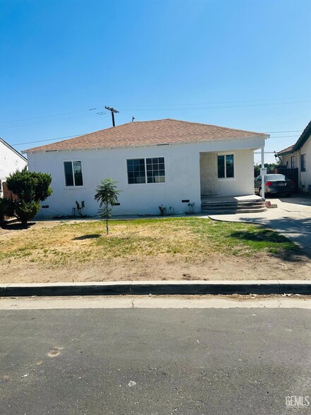 1016 Thomas Way, Delano, CA 93215