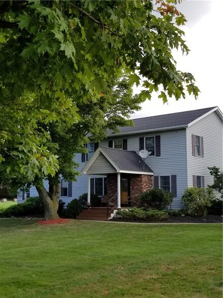 9872 Farel Rd, Fredonia, NY 14063