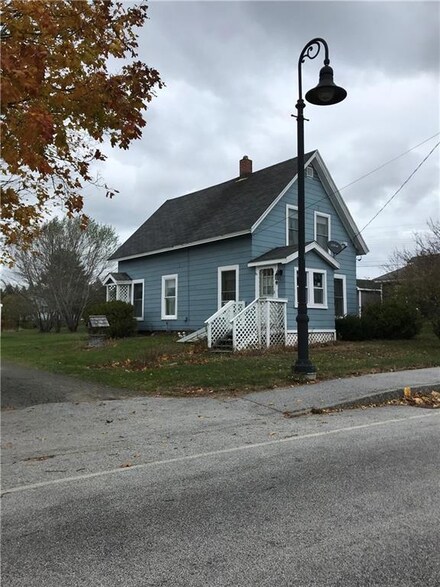 152 Main St, Winter Harbor, ME 04693